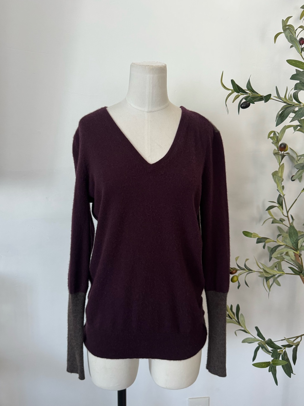 J Brand - V Neck 100% Cashmere Color Block Burgundy Purple & Gray Color Size Xs